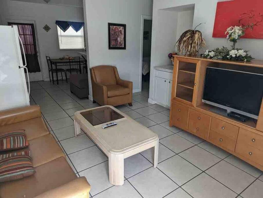 Private One-Bedroom 13-Directly Across From Beach St. Pete Beach Zewnętrze zdjęcie